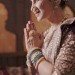 Smita Gondkar Instagram - Ganpati Bappa Morya 🙏🏻 May lord Ganesha remove all ur obstacles n bless you with peace , prosperity, happiness and all that ur heart desires ❤️🙏🏻 . . . Makeup & Hair : @goldentouchstudio_makeupartist Attire : @sparsh_rental_house Jewels : @chandrakalm_jewellery Photographer : @mukesh_narkar.in Venue : @beltungwada . . . #smitagondkar #smittens #ganapati #ganapati_bappa_morya #ganapatishoot #ganapatifestival #navari #navarisaree #traditional #traditionalsaree #traditionallook #punebrides #punemakeupartist #punemakeupartist❤️ #hairstyles #floralhairstyle #beltungwada #sapnagondkar #sapnagondkarmakeupartist #goldentouchstudio #makeupartist #marathi #marathimulgi