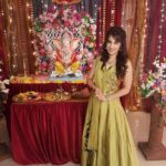 Smita Gondkar Instagram - गणेश चतुर्थीच्या हार्दिक शुभेच्छा 🌺 @smita.gondkar❤️ . . . . . . . . .#worldsmita #smittens #smitagondkar #boggbossmarathi #amravati #nagpur #queen #positivevibes #positivity #goodvibes #love #biggboss #biggboss #manisharani #fukrainsaan #elvishyadav #jiyashankar #poojahegde #dnyanadaramtirthkar #jannatzubair #hinakhan #गणपतीबाप्पामोरया #ganpatibappamorya #nehakakkar #rubinadilaik #biggbossott2 #beautiful #aplismita #biggbossmarathi4