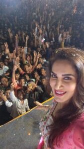 Smita Gondkar Instagram - Feeling Blessed to receive all this Love from shikhrapur. Gokul Ashtami fever. Dahi Handi Vibes ❤️❤️❤️
.
.
Outfit : @richa_r29 @style__inn
.
.
#smitagondkar #smittens #shikhrapur #govinda2023 #gopalkala #govinda  #govindafestival #nittrobespokefitness #janmashtam