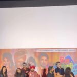 Smita Gondkar Instagram – स्मिता गोंदकर, चिराग पाटील, कश्यप परुळेकर आणि संपूर्ण कास्टचा लाइव्ह डान्स 

#Dildostideewangi #Teaserlaunch #Team #Dance #Lokmatfilmy