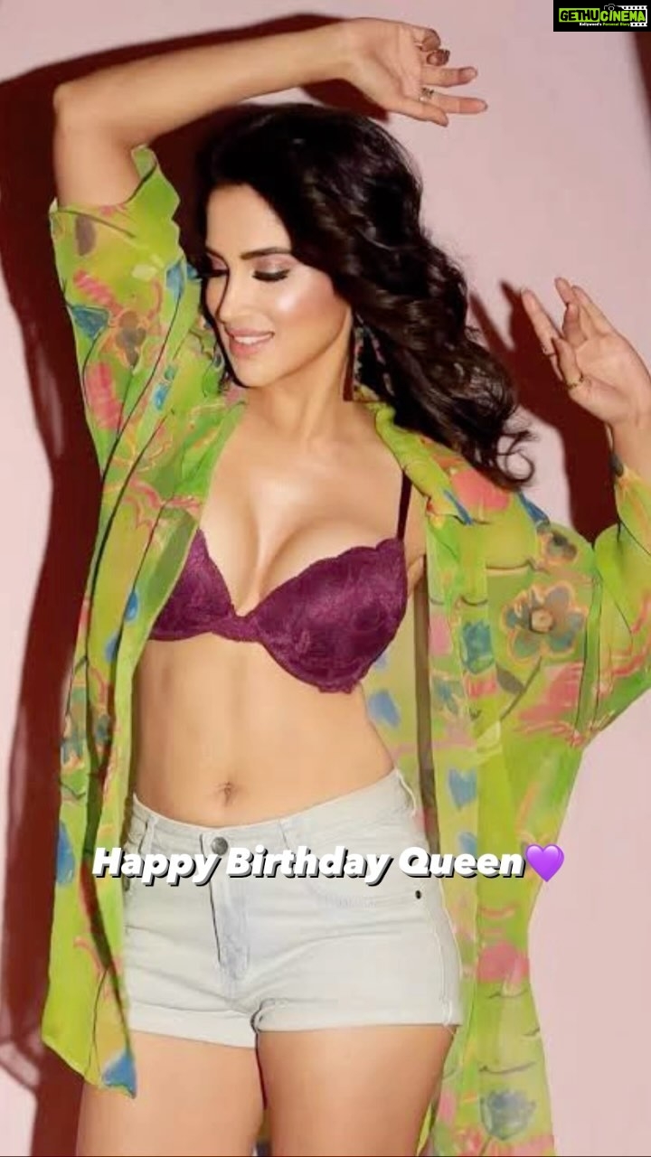 Smita Gondkar Instagram - My love @smita.gondkar 💜💜💜 words cannot express how much i love you.🥺🫶🧿…. HAPPY BIRTHDAY Diiii #smitagondkar . . . #smitagondkarqueen #smitagondkarfan #smittens #loveyou #birthday #birthdaywishes #birthdaygirl Mumbai - The City of Dreams