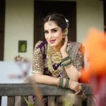 Smita Gondkar Instagram - मराठी मुली या नजरेत नाही तर थेट काळजात बसतात 😍 Tell us in the comments box below how did you like this look? 💄Muah @goldentouchstudio_makeupartist @sapnagondkar 🪞Inframe @smita.gondkar 📷Photographer @mukesh_narkar.in 🥻Jewels @chandrakalm_jewellery 👍 Outfit @sparsh_rental_house 📍Venue: @beltungwada For Makeup Courses booking bridal makeup ,contact on these numbers : Call Us Now & Book Your Seats!👇👇👇 Call: 97655-13456 , 85510-06376 . #ganeshchathurthi #ganeshfestival #ganpati2023 #FestiveMakeup #DivineBeauty #EthnicGlam #IndianFestivalLook #TraditionalMakeup #SpiritualBeauty #VibrantHues #CulturalGlam #punemakeup #punemakeupartist #puneblogger #punebrides #makeupcourses #ganeshchaturthi #ganeshutsav #ganeshfestival2023 #ganapatibappamorya #navari #navarisaree #punebrides #punemakeupartist #punemakeupartist❤️ बेलटुंगवाडा Beltungwada