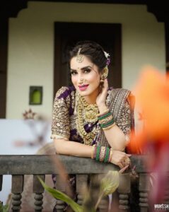 Smita Gondkar Instagram - मराठी मुली या नजरेत नाही तर थेट काळजात बसतात 😍

Tell us in the comments box  below how did you like this look?

💄Muah @goldentouchstudio_makeupartist @sapnagondkar

🪞Inframe @smita.gondkar

📷Photographer @mukesh_narkar.in

🥻Jewels @chandrakalm_jewellery

👍 Outfit @sparsh_rental_house 

📍Venue: @beltungwada

For Makeup Courses booking bridal makeup ,contact on these numbers :
Call Us Now & Book Your Seats!👇👇👇
Call: 97655-13456 , 85510-06376
.
#ganeshchathurthi #ganeshfestival #ganpati2023 #FestiveMakeup #DivineBeauty #EthnicGlam #IndianFestivalLook #TraditionalMakeup #SpiritualBeauty #VibrantHues #CulturalGlam #punemakeup #punemakeupartist #puneblogger #punebrides #makeupcourses #ganeshchaturthi #ganeshutsav #ganeshfestival2023 #ganapatibappamorya #navari #navarisaree #punebrides #punemakeupartist #punemakeupartist❤️