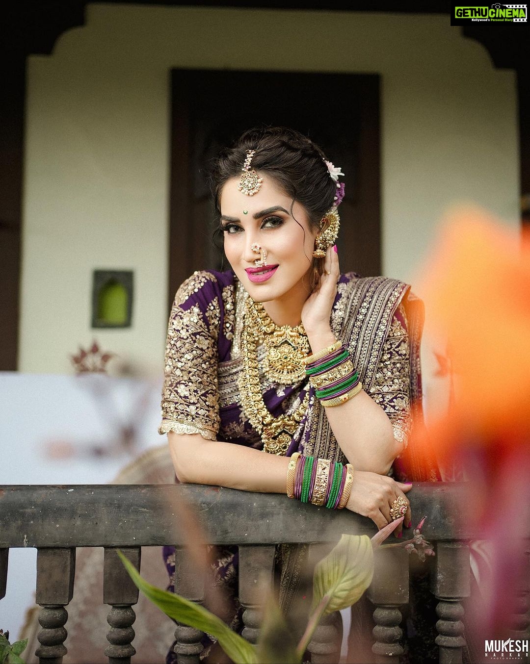 Smita Gondkar - 3.6K Likes - ą¤®ą¤°ą¤¾ą¤ ą„ ą¤®ą„ą¤²ą„ या ą¤Øą¤ą¤°ą„त ą¤Øą¤¾ą¤¹ą„ ą¤¤ą¤° ą¤„ą„ą¤ ą¤ą¤¾ą¤³ą¤ą¤¾ą¤¤ बसतात š
Tell us in the comments box below how did you like this look?
šMuah @goldentouchstudio_makeupartist @sapnagondkar
šŖInframe @smita.gondkar
š·Photographer @mukesh_narkar.in
š„»Jewels @chandrakalm_jewellery
š Outfit @sparsh_rental_house
šVenue: @beltungwada
For Makeup Courses booking bridal makeup ,contact on these numbers :
Call Us Now & Book Your Seats!ššš
Call: 97655-13456 , 85510-06376
.
#ganeshchathurthi #ganeshfestival #ganpati2023 #FestiveMakeup #DivineBeauty #EthnicGlam #IndianFestivalLook #TraditionalMakeup #SpiritualBeauty #VibrantHues #CulturalGlam #punemakeup #punemakeupartist #puneblogger #punebrides #makeupcourses #ganeshchaturthi #ganeshutsav #ganeshfestival2023 #ganapatibappamorya #navari #navarisaree #punebrides #punemakeupartist #punemakeupartistā¤ļø