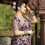 Smita Gondkar Instagram - मराठी मुली या नजरेत नाही तर थेट काळजात बसतात 😍 Tell us in the comments box below how did you like this look? 💄Muah @goldentouchstudio_makeupartist @sapnagondkar 🪞Inframe @smita.gondkar 📷Photographer @mukesh_narkar.in 🥻Jewels @chandrakalm_jewellery 👍 Outfit @sparsh_rental_house 📍Venue: @beltungwada For Makeup Courses booking bridal makeup ,contact on these numbers : Call Us Now & Book Your Seats!👇👇👇 Call: 97655-13456 , 85510-06376 . #ganeshchathurthi #ganeshfestival #ganpati2023 #FestiveMakeup #DivineBeauty #EthnicGlam #IndianFestivalLook #TraditionalMakeup #SpiritualBeauty #VibrantHues #CulturalGlam #punemakeup #punemakeupartist #puneblogger #punebrides #makeupcourses #ganeshchaturthi #ganeshutsav #ganeshfestival2023 #ganapatibappamorya #navari #navarisaree #punebrides #punemakeupartist #punemakeupartist❤️ बेलटुंगवाडा Beltungwada