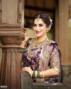 Smita Gondkar Instagram - मराठी मुली या नजरेत नाही तर थेट काळजात बसतात 😍

Tell us in the comments box  below how did you like this look?

💄Muah @goldentouchstudio_makeupartist @sapnagondkar

🪞Inframe @smita.gondkar

📷Photographer @mukesh_narkar.in

🥻Jewels @chandrakalm_jewellery

👍 Outfit @sparsh_rental_house 

📍Venue: @beltungwada

For Makeup Courses booking bridal makeup ,contact on these numbers :
Call Us Now & Book Your Seats!👇👇👇
Call: 97655-13456 , 85510-06376
.
#ganeshchathurthi #ganeshfestival #ganpati2023 #FestiveMakeup #DivineBeauty #EthnicGlam #IndianFestivalLook #TraditionalMakeup #SpiritualBeauty #VibrantHues #CulturalGlam #punemakeup #punemakeupartist #puneblogger #punebrides #makeupcourses #ganeshchaturthi #ganeshutsav #ganeshfestival2023 #ganapatibappamorya #navari #navarisaree #punebrides #punemakeupartist #punemakeupartist❤️