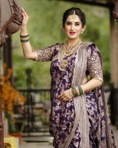 Smita Gondkar Instagram - मराठी मुली या नजरेत नाही तर थेट काळजात बसतात 😍

Tell us in the comments box  below how did you like this look?

💄Muah @goldentouchstudio_makeupartist @sapnagondkar

🪞Inframe @smita.gondkar

📷Photographer @mukesh_narkar.in

🥻Jewels @chandrakalm_jewellery

👍 Outfit @sparsh_rental_house 

📍Venue: @beltungwada

For Makeup Courses booking bridal makeup ,contact on these numbers :
Call Us Now & Book Your Seats!👇👇👇
Call: 97655-13456 , 85510-06376
.
#ganeshchathurthi #ganeshfestival #ganpati2023 #FestiveMakeup #DivineBeauty #EthnicGlam #IndianFestivalLook #TraditionalMakeup #SpiritualBeauty #VibrantHues #CulturalGlam #punemakeup #punemakeupartist #puneblogger #punebrides #makeupcourses #ganeshchaturthi #ganeshutsav #ganeshfestival2023 #ganapatibappamorya #navari #navarisaree #punebrides #punemakeupartist #punemakeupartist❤️