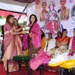Smita Gondkar Instagram - Honoured to be a guest at Gauri Ganpati Sahitya Jatra organised by sangeeta Tiwari.. Providing a platform for (mahila bachat gat) small scale business at Congress Bhuvan pune.. Empowering women.. Best wishes . . . #smitagondkar #smittens #gauriganpatisahityajatra #womanempowerment #mahilabachatgat #pune #sangeetatiwari