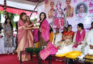 Smita Gondkar Instagram - Honoured to be a guest at Gauri Ganpati Sahitya Jatra organised by sangeeta Tiwari.. Providing a platform for (mahila bachat gat) small scale business at Congress Bhuvan pune.. Empowering women.. Best wishes
.
.
.
#smitagondkar #smittens #gauriganpatisahityajatra #womanempowerment #mahilabachatgat #pune #sangeetatiwari
