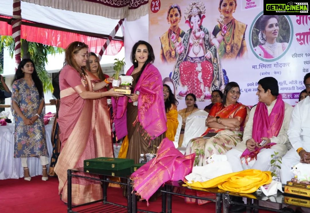 Smita Gondkar - 3.3K Likes - Honoured to be a guest at Gauri Ganpati Sahitya Jatra organised by sangeeta Tiwari.. Providing a platform for (mahila bachat gat) small scale business at Congress Bhuvan pune.. Empowering women.. Best wishes
.
.
.
#smitagondkar #smittens #gauriganpatisahityajatra #womanempowerment #mahilabachatgat #pune #sangeetatiwari