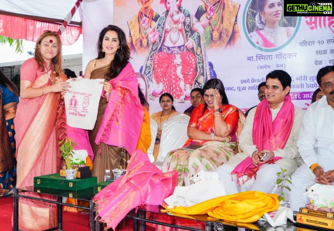 Smita Gondkar - 3.3K Likes - Honoured to be a guest at Gauri Ganpati Sahitya Jatra organised by sangeeta Tiwari.. Providing a platform for (mahila bachat gat) small scale business at Congress Bhuvan pune.. Empowering women.. Best wishes
.
.
.
#smitagondkar #smittens #gauriganpatisahityajatra #womanempowerment #mahilabachatgat #pune #sangeetatiwari