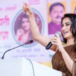 Smita Gondkar Instagram - Honoured to be a guest at Gauri Ganpati Sahitya Jatra organised by sangeeta Tiwari.. Providing a platform for (mahila bachat gat) small scale business at Congress Bhuvan pune.. Empowering women.. Best wishes . . . #smitagondkar #smittens #gauriganpatisahityajatra #womanempowerment #mahilabachatgat #pune #sangeetatiwari