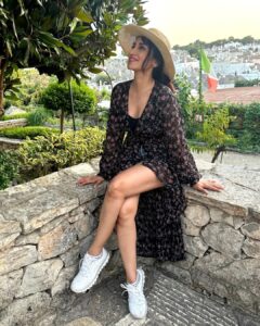 Smita Gondkar Instagram - The little joys of chasing sunsets☀️❤️ 
.
.
.
Styling : @richa_r29
.
.
.
#smitagondkar #smittens #travel #traveldiary #trip #wanderer #vacationmode #workmode #explorepage #trending #instagram #sunset #sunsetphotography #travelsunsets #sunsetlovers #sunsets #beautifulsunsets #travelgram