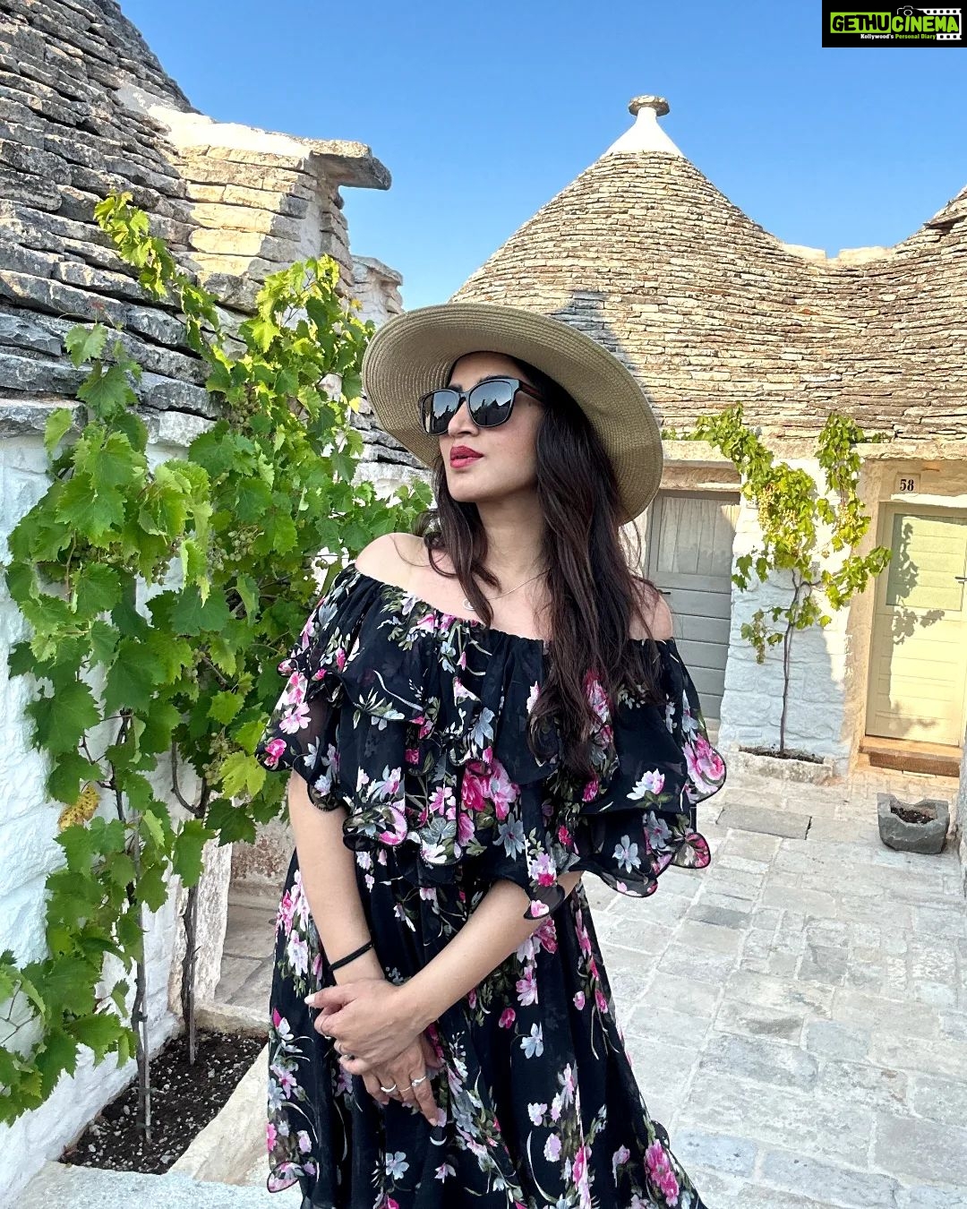 Smita Gondkar - 4K Likes - Wanderlust Chronicles
.
.
.
Outfit Stylist : @richa_r29 @style__inn
.
.
.
#smitagondkar #smittens #travel #traveldiary #trip #wanderer #explorepage #trending #instagram