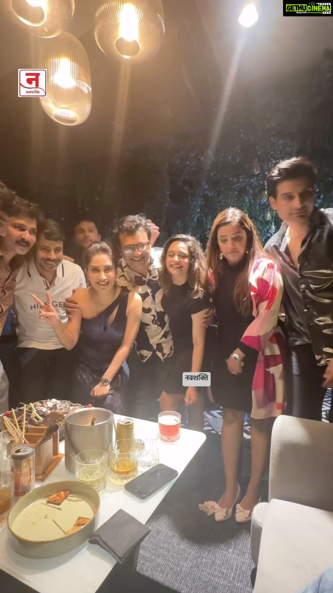 Smita Gondkar Instagram - स्मिता गोंदकरची शानदार पार्टी, कलाकारांची आवर्जून हजेरी #smitagondkar #apurvanemlekar #sushantshelar #madhavdeochake #trishulmarathe #hinapanchal #heenapanchal #biggbossmarathi #bbm #party #navshakti #exclusive