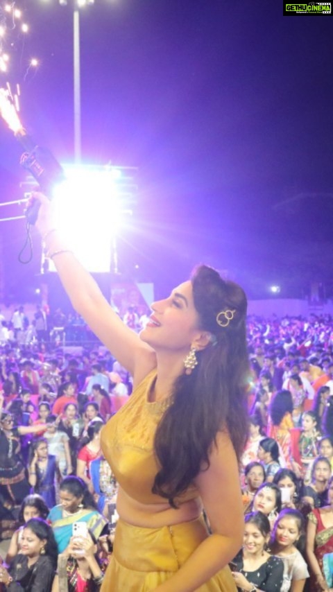 Smita Gondkar - 3.7K Likes - Navratri festival ended with Chatrapati Shambhajinagar which was vibing till midnight..
स्वाभिमान क्रीडा मंडळ रास दांडिया 2023
@pramodrathod1111 @nitesh_tekale @rahulborole
.
.
.
#smitagondkar #smittens #happynavratri #navratri2023 #navratri #garba #festivalvibes #instagram