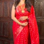 Smita Gondkar Instagram – Simplicity at its best😍

Celebrity make up look👍

Muah @goldentouchstudio_makeupartist 
Inframe @smita.gondkar 
Jewels @sapnagondkar 

☎️ Contact for your bridal bookings on 8551006376 / 9765513456 now. 

#smitagondkar #punekars #makeuplook #punebrides Golden Touch Studio
