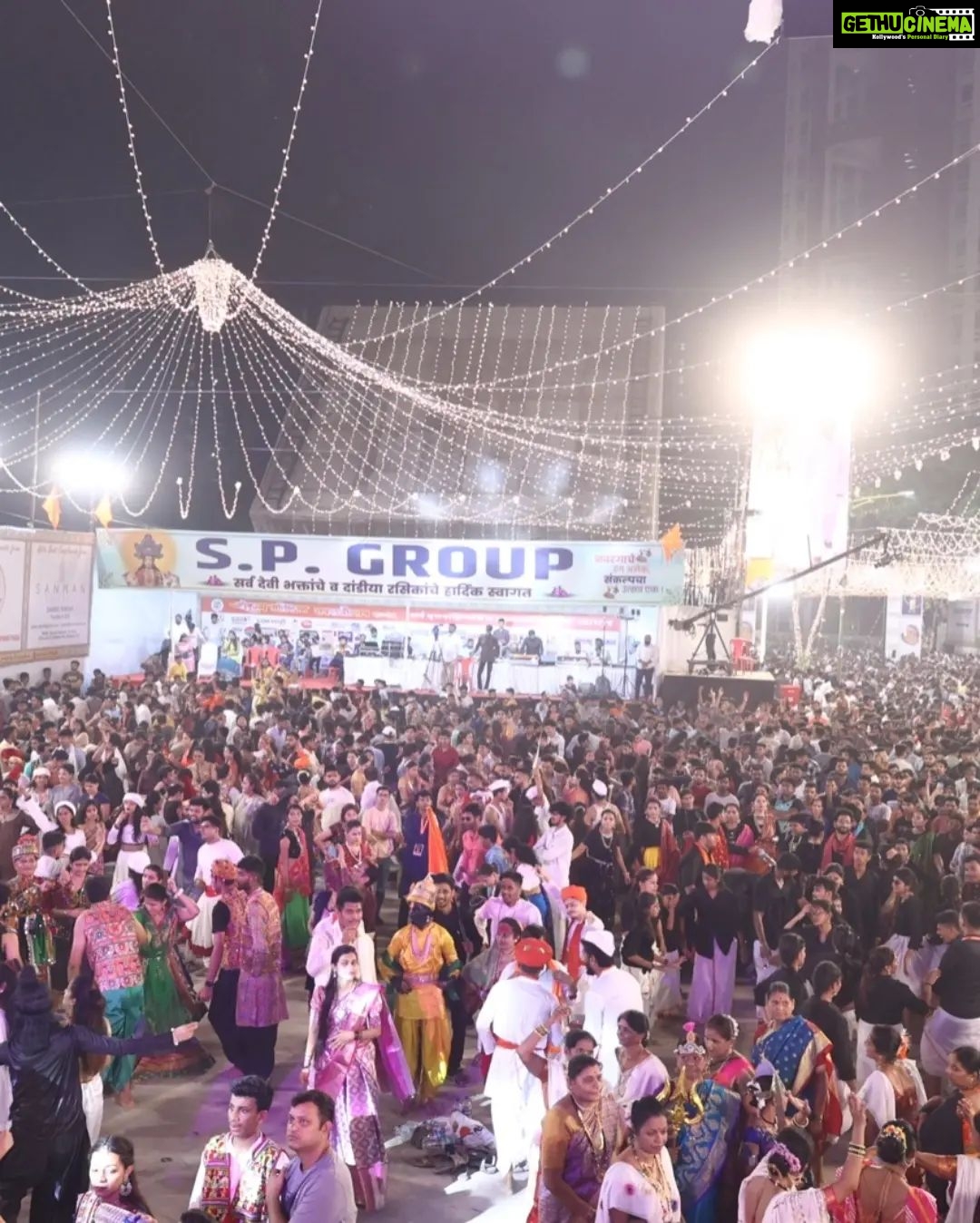 Smita Gondkar Instagram - संकल्प प्रतिष्ठान ठाणे, नवरात्री उत्सव २०२३ दिवस ७. आज मराठी सिने अभिनेत्री, मॉडेल स्मिता गोंदकर यांनी आपल्या संकल्प चौकाला भेट देऊन आपल्या मंगलमय मंदिरात विराजमान दुर्गे मातेचे दर्शन घेतले व आपल्या चाहत्यांशी संवाद साधला. (( संकल्प दांडिया आपला दांडिया )) . . #sankalppratisthan #sankalppratisthanthane #indian #indianactress #actress #celebrity #bollywood #star #insta #instagram #post #pic #picoftheday #photo Raghunath Nagar, Thane