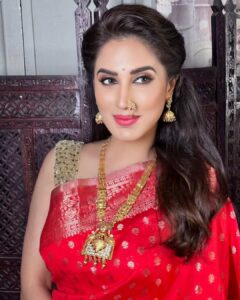 Smita Gondkar Instagram - May the divine blessings of Maa Durga be with you always and guide you on the path of righteousness. Happy Durga Ashtami 2023!
.
.
.
Makeup & Hair : @goldentouchstudio_makeupartist
Costume & Accessories : @sapnagondkar
.
.
.
#smitagondkar #smittens #durgaashtami #navratri2023 #navratri #durgapuja #festiveseason #festivevibes✨