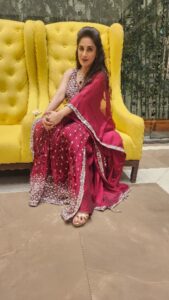 Smita Gondkar Instagram - Women's Dadiya in Beed was surely vibing.. Thanks for all the love🙏🏼❤️
.
.
.
Outfit : @suvidhafashion
Styling : @tanmay_jangam
.
.
.
#smitagondkar #smittens #happynavratri #navratri2023 #navratri #instagram