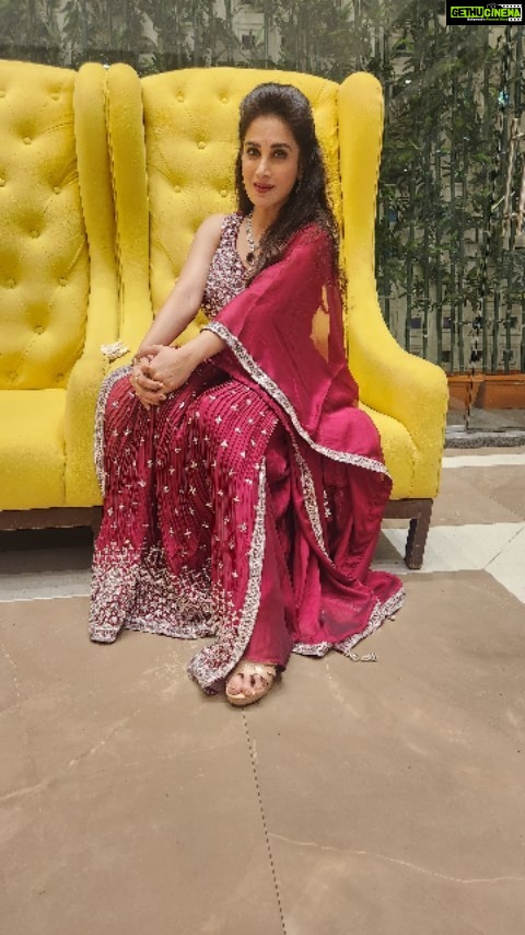 Smita Gondkar - 3.3K Likes - Women's Dadiya in Beed was surely vibing.. Thanks for all the love🙏🏼❤️
.
.
.
Outfit : @suvidhafashion
Styling : @tanmay_jangam
.
.
.
#smitagondkar #smittens #happynavratri #navratri2023 #navratri #instagram