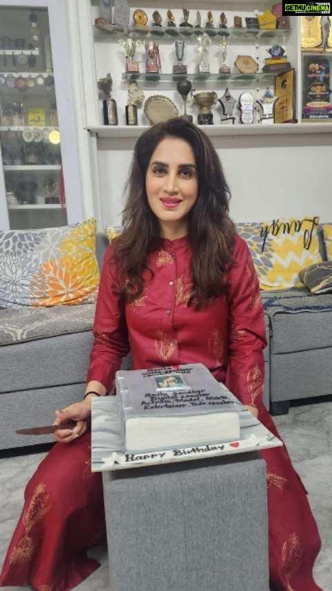 Smita Gondkar Instagram - Very Grateful π₯° Thank you so much #smittens for such immense love Lots of love to allπ€π₯° Thank you @nasreen_iqbal_ β€οΈ You know that if some day I happen to write my autobiography, it surely will be this big atleast..πππ . . . #smitagondkar #smittens #GratefulHeart #gratitude #birthdaycelebration #thankyou #trending #instagram