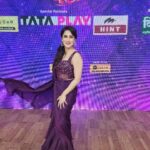 Smita Gondkar Instagram - On Chala hawa yeu dya set after sooo long for DDD Promotions.. Thank you for having us..🙏🙏🙏❤️ @iamchiragpatil @veenie.j @kashyap.parulekar_official @smita.gondkar Photographer : @darshan_dhoble_photography Outfit: @richa_r29 @style__inn #smitagondkar #smittens #chalahawayeudya #DilDostiDeewangi #promotion #movie #events #explorepage #instagram