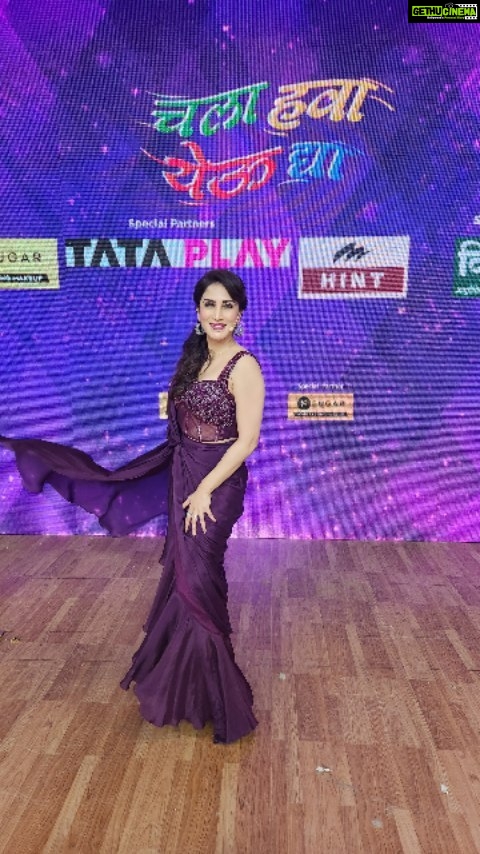Smita Gondkar - 3.2K Likes - On Chala hawa yeu dya set after sooo long for DDD Promotions.. Thank you for having us..🙏🙏🙏❤️
@iamchiragpatil @veenie.j @kashyap.parulekar_official @smita.gondkar
Photographer : @darshan_dhoble_photography
Outfit: @richa_r29 @style__inn
#smitagondkar #smittens #chalahawayeudya #DilDostiDeewangi #promotion #movie #events #explorepage #instagram