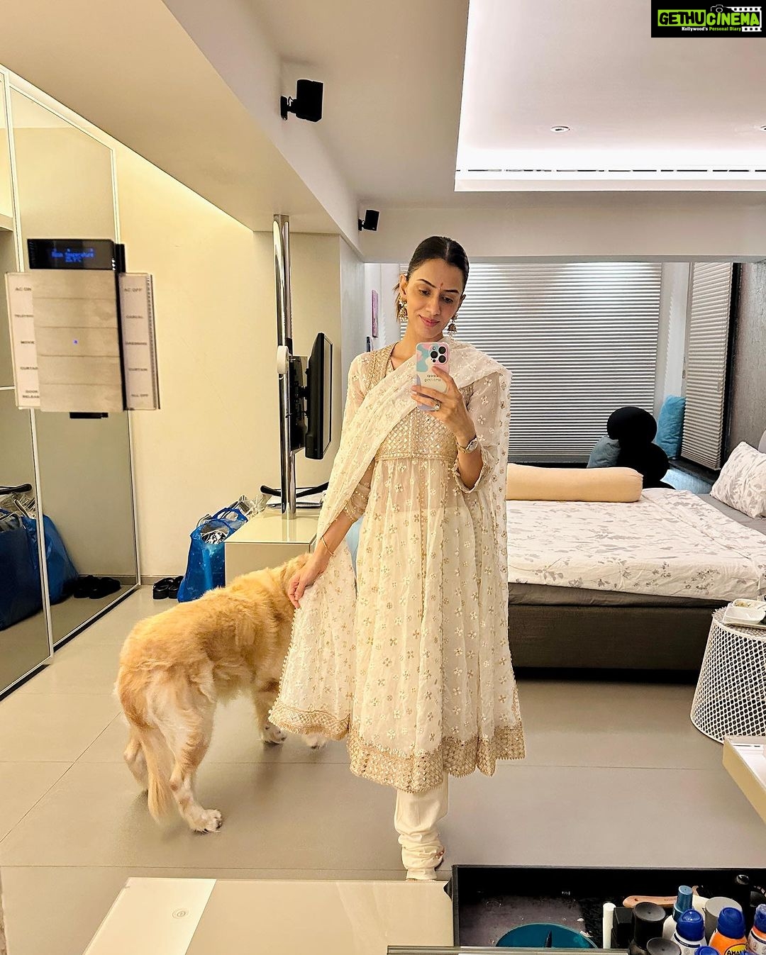 Smriti Khanna Instagram - Love & Light 🤍🪔 But ab hum thak gaye 😅