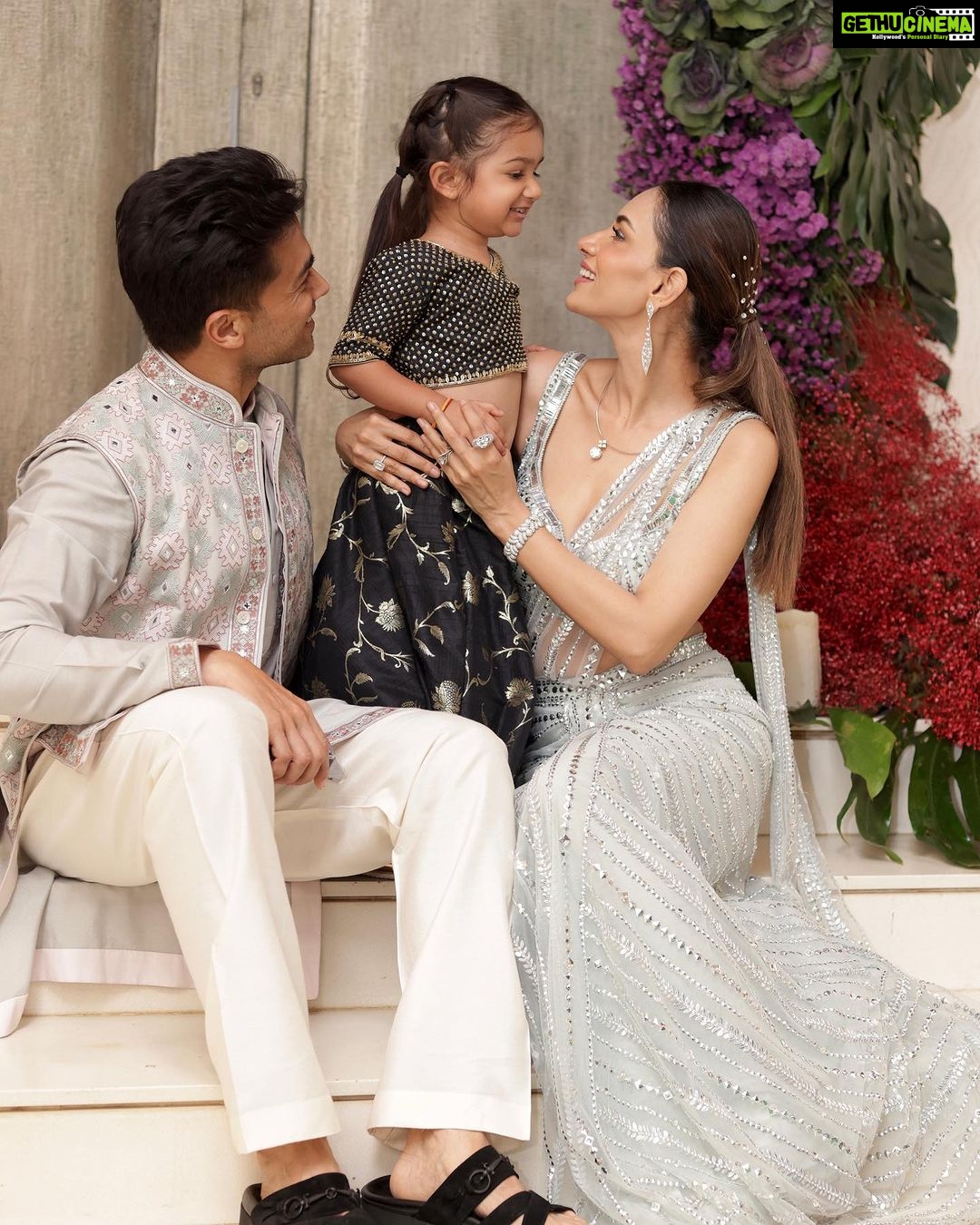 Smriti Khanna Instagram - Happy Diwali to our Instagram family 🪔✨♥️ Wearing @houseofneetalulla Gautam in @abujanisandeepkhosla Anayka in @the.adorbss