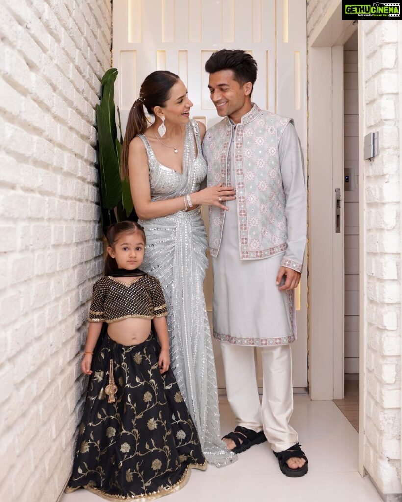 Smriti Khanna Instagram - Happy Diwali to our Instagram family 🪔✨♥️ Wearing @houseofneetalulla Gautam in @abujanisandeepkhosla Anayka in @the.adorbss