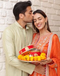 Smriti Khanna Instagram - Karva chauth special 🌙🧡
Wearing @gopivaiddesigns