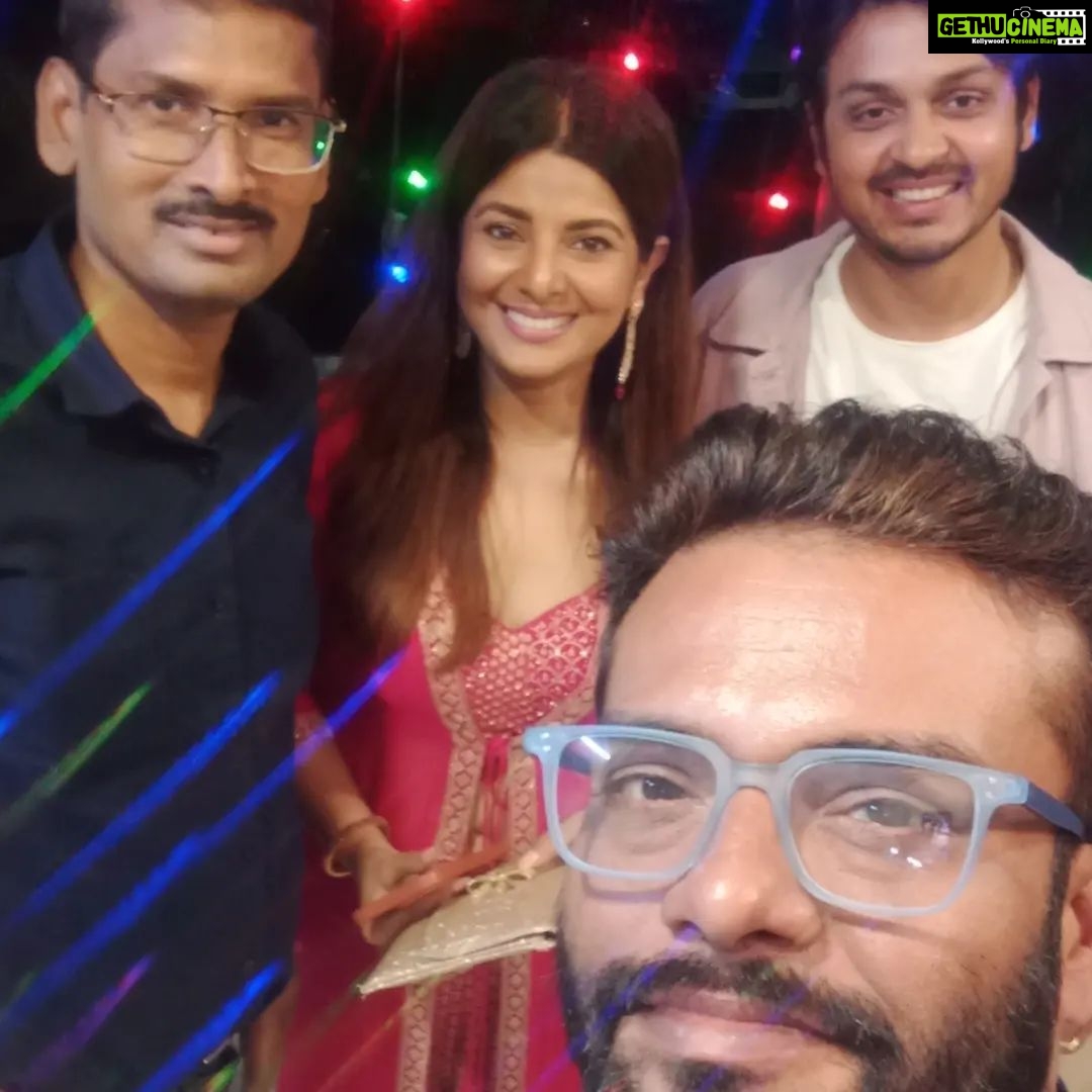 Smrity Sinha Instagram - 'छठ के बरतिया' फ़िल्म की सफलता का जश्न ब्यूटीफुल सुपरस्टार स्मृति सिन्हा & टैलेंटेड अंशुमन मिश्रा संग.. प्रजेंट्स बाय रत्नाकर कुमार.. प्रोड्यूस बाय कुलदीप श्रीवास्तव एन्ड निवेदिता कुमार.. साथ में हैं पीआरओ रामचन्द्र जी.. इंटरव्यू कमिंग सून 😊✌️