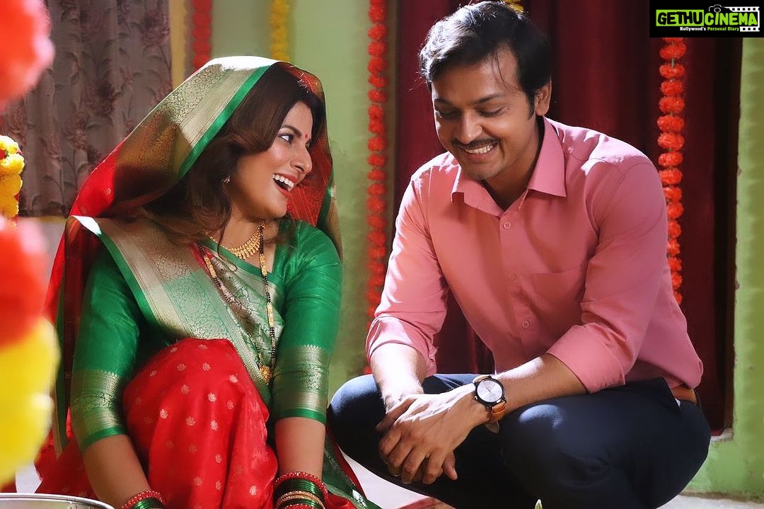 Smrity Sinha Instagram - It was great working with @smritysinha_official ! You have been such a talented, beautiful and committed actor to learn from! Hope to work again soon! “Film: Chhath ke Baratiya” #actor #film #shooting #bts #hardworking #girl #picoftheday #trending #inspiration #bhojpuri #comingsoon #chhath
