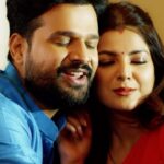 Smrity Sinha Instagram - Apna naya gaana lekar aa gaye hai @ritesh_pandey_official humaari zindagi bahar karne! #AayeHoMeriZindagiMein an sirf #TipsBhojpuri YouTube channel par #TheMustHaveHits Singer: #RiteshPandey, @khushi_kakkar_singer_01 Featuring: @smritysinha_official Lyrics: #ArjunSharma Music: @music_aryasharma