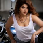 Smrity Sinha Instagram - #smritysinha #instagram #instagood #fashion #photography #mystyle Credits: Photographer @zingaderanjan Edited by @dedhiabrijesh Make up by @amigo_makeup Outfit by - @kleider.india Styled by - @ms_tanaya @_shambhaviiiiiiiiii_ Amanora Park Town