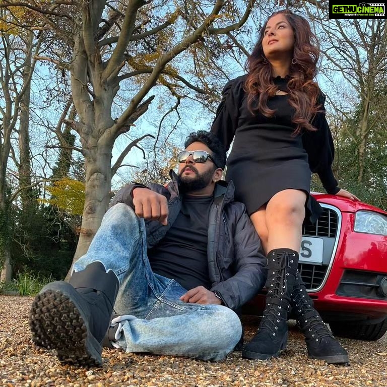 Smrity Sinha Instagram - ख़ूबसूरत सी हँसी वाली, शानदार अभिनेत्री स्मृती सिन्हा जी को जन्मदिन की करोड़ों करोड़ों शुभकामनाएं।