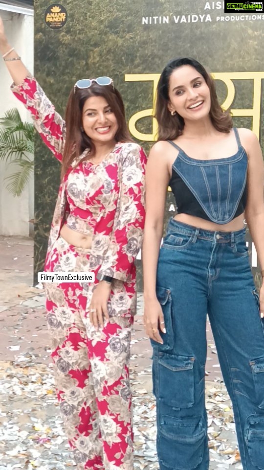 Smrity Sinha Instagram - 2 Queens #DishaPardeshi & #SmritySinha Rules together . . . . #dishapardeshi #dishapardeshifc #dishapardeshi_ #dishapardesi #smritysingh #smritysinha #smritisinha #smritysinha_official