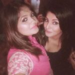 Smrity Sinha Instagram - Wish u very happy birthday meri jaan🎂🎂🎂🎂hamari dosti ki shuruaat bilkul anokhi hei… tujhe bhi yaad hi hoga🤪sabko to laga tha ki hum pakke dushman banege🤣par ho gaya ulta pakke wale dost ban gye😃👩‍👧bff🧿jab uparwale ne hi hamari dosti forever wali pehle hi likh di thi to starting kaisi bhi rahe kya fark padta hei👭bas ab ye saath hamesha rahe ..dil ke saaf log ek dusre ke saath hamesha rehte hein😍aur hamari friendship bhi lifetime rahegi 😘😘😘😘😘😘love u darling lots of ❤️ love for uuuuu❤️❤️❤️❤️❤️