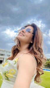 Smrity Sinha Instagram - “Joy is not in things; it is in us.”….. #smritysinha #instagood #instagram #reelsinstagram #trending #song Amanora town centre ,Magarpatta. Pune