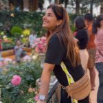 Smrity Sinha Instagram - Happiness held is the seed; happiness shared is the Flower 🌸 🥰 #instagood #smritysinha #travel #singapore #holiday #gardensbythebay #trending Garden By The Bay singapore