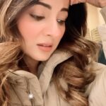 Smrity Sinha Instagram - Bas ayiwain 🤪😇…. #smritysinha #instagood