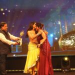 Smrity Sinha Instagram - Thanking IBFA and @abhaysinhaofficial ji for believing in me and critically acclaiming me as the “Best Actress” for my film Gharwali Baharwali 2 Really happy to receive this award from the heartthrob of many & sensational and my personal favorite @jacquelinef143 🥰… 💝 Coca-Cola Arena Dubai, United Arab Emirates