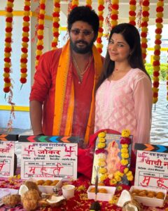 Smrity Sinha Instagram - Good morning everyone from the sets of my new movie JOKER…. Muhurt pics #latepost