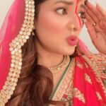 Smrity Sinha Instagram - My take on Diwali cleaning be like🫣😜 #trending #smritysinha #funny #diwali #festival #instagood Mumbai, Maharashtra