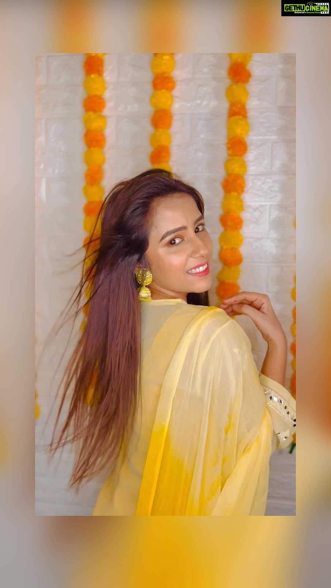 Sneha Bhawsar Instagram - With Diwali here✨, I amped up my look with a hair makeover all by myself💁🏻! and when my friends/family saw my look their reactions were crazy🤯....check it out! Ps:- Special thanks to Garnier’s Virtual Try-On Tool for helping me find the perfect shade for myself✅ Hair colour courtesy: @garnierindia Shade: 5.32 #collab #colorfulreactions #getreadywithgarnier