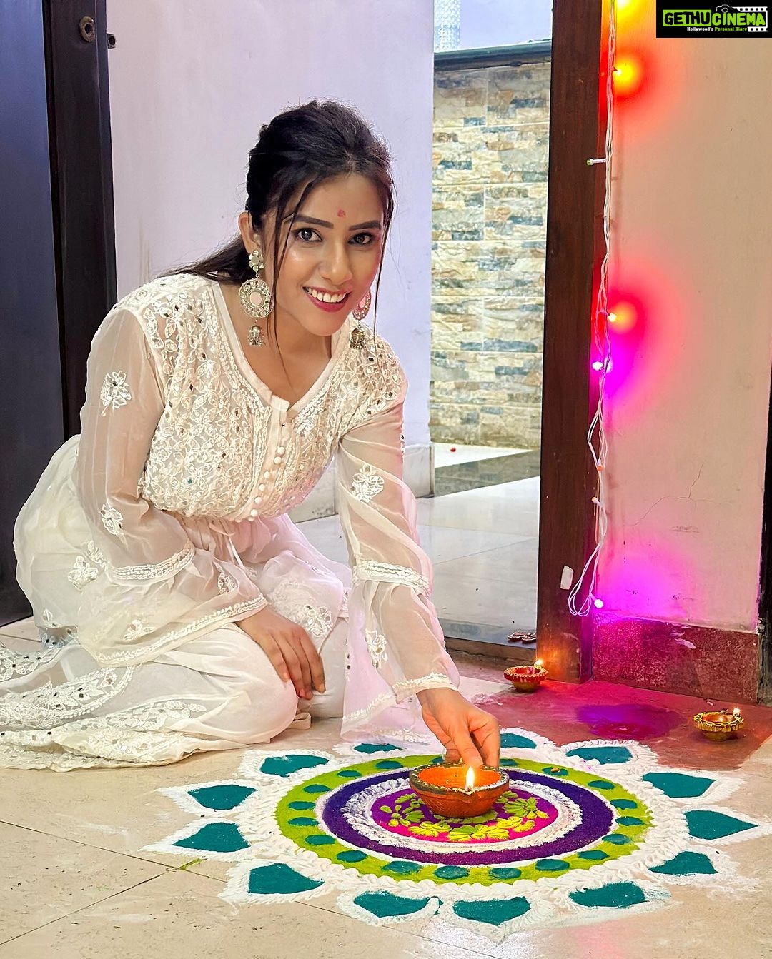 Sneha Bhawsar Instagram - Radiating joy and light this Diwali ✨ Wishing you a festival filled with love, laughter, and endless sparkle. #diwalicelebration