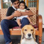 Sneha Sreekumar Instagram – എന്റെ മക്കൾ ❤️❤️❤️
ആദ്യമായി ഒരുകുഞ്ഞിനെ നോക്കുന്നത് ചേച്ചിയുടെ മോൻ അച്ചുനെയാണ്.. ഒട്ടും ശീലമില്ലാത്ത പരിപാടിയായിരുന്നെങ്കിലും അവൻ എന്നെ കുറെ പഠിപ്പിച്ചു 😄.. പിന്നീട് ജീവിതത്തിലേക്ക് അപ്രതീക്ഷിതമായി വന്നവനാണ് ഓസ്കാർ. മുഴുവൻസമയം അവന്റെ കാര്യങ്ങൾ നോക്കണ്ടിവന്നത് കൊണ്ട് തന്നെ  അവൻ എനിക്ക് വലിയ സ്കൂളായിരുന്നു.കൂടുതൽ ക്ഷമ എന്നിലേക്ക്‌ വന്നതും, ഒരു കുഞ്ഞിനെ പോലെ അവനെ നോക്കിയതും വലിയ മാറ്റം ആയിരുന്നു 😄. ഈ രണ്ടു ചേട്ടന്മാരും എന്നെ പഠിപ്പിച്ചത് കൂടാതെ പുതിയത് പഠിപ്പിക്കാൻ എത്തിയ ആളാണ് കേദാർ 😍.
My boys❤️❤️