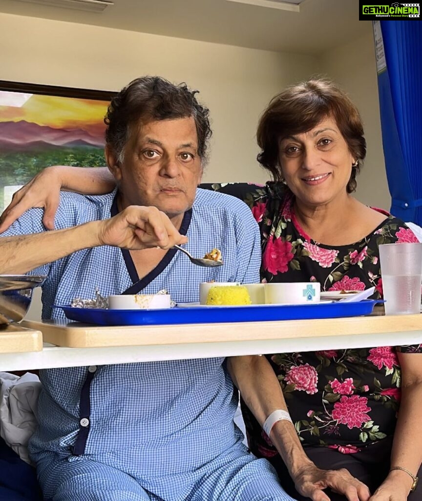 Sneha Ullal Instagram - The most amazing thing is to feel loved.. #family #snehaullal #myparents Mumbai - मुंबई