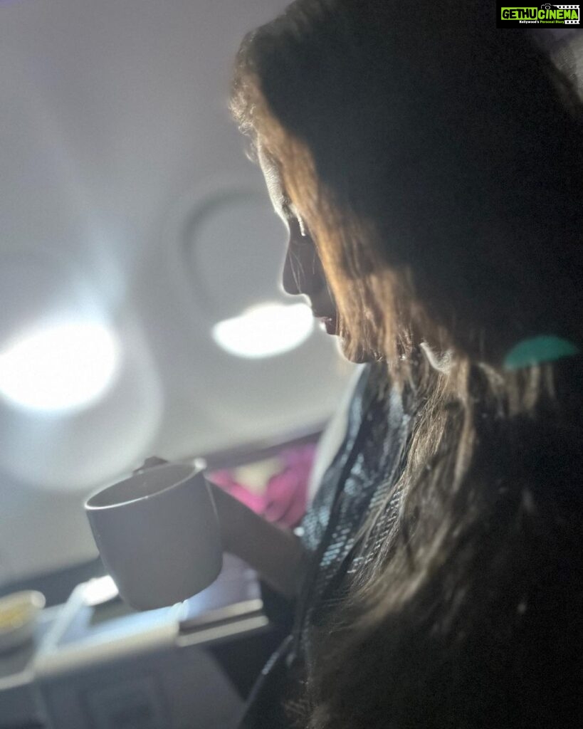 Sneha Ullal Instagram - Those simple coffee/tea conversations.. Keep it alive.It matters.#snehaullal #teatime #coffeetime #takeasip